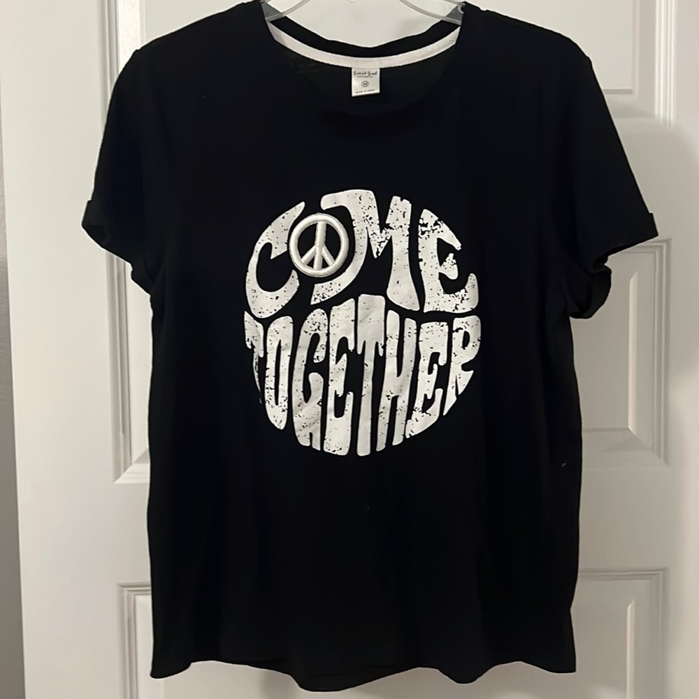 Sweet Soul top Medium Graphic Tee Black and White Peace sign